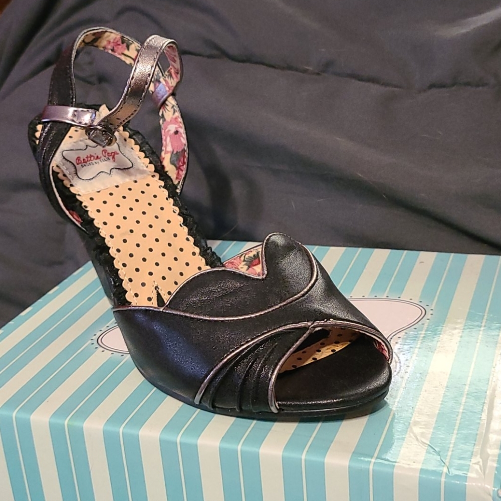 Better Page black shoes